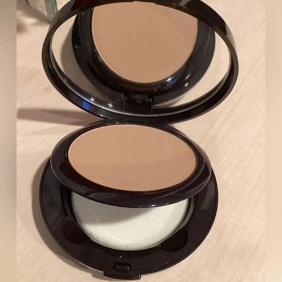 Laura Mercier Smooth Finish Foundation Powder